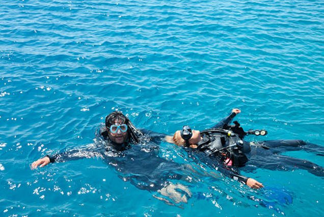 PADI RESCUE DIVER COURSE (2 DAYS)