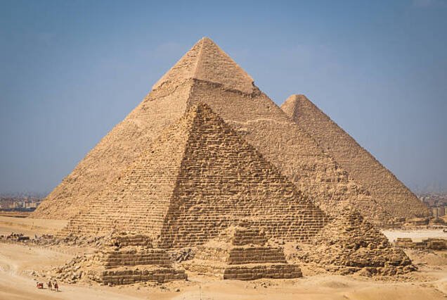 Full-Day Tour to Giza Pyramids, the Sphinx & the Egyptian Museum